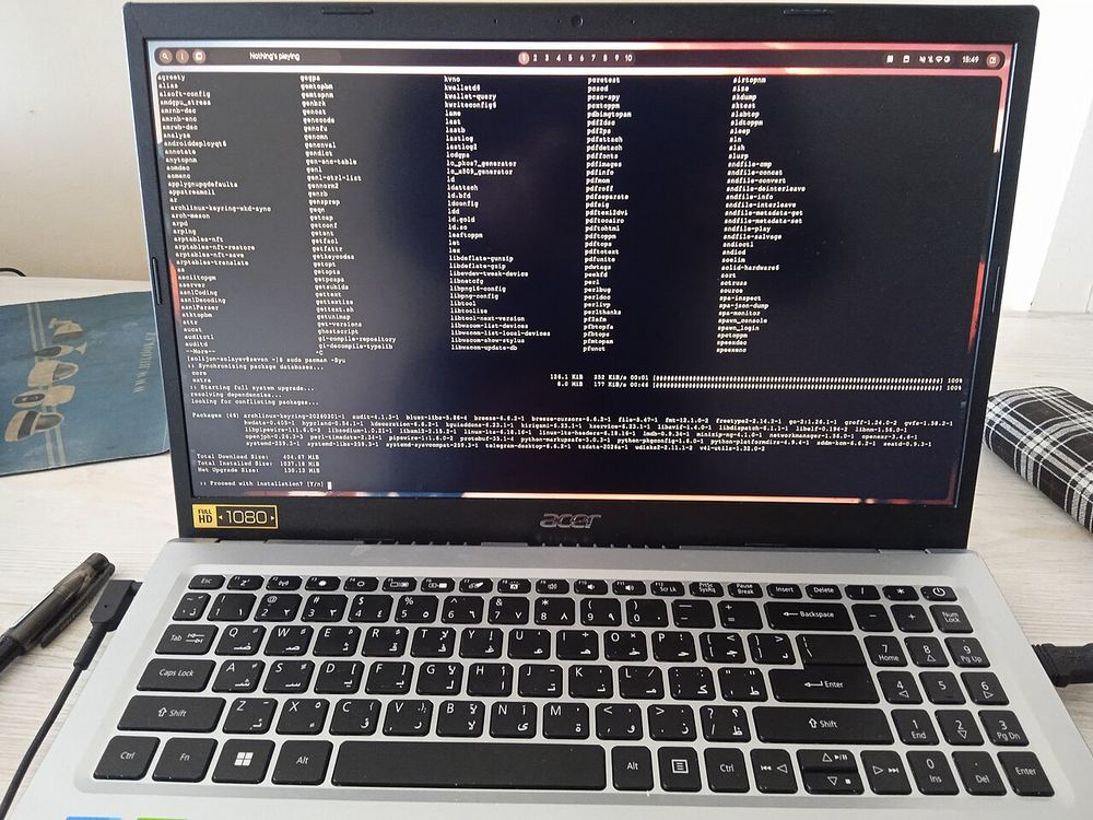 Portátil mostrando una actualización del sistema en pantalla